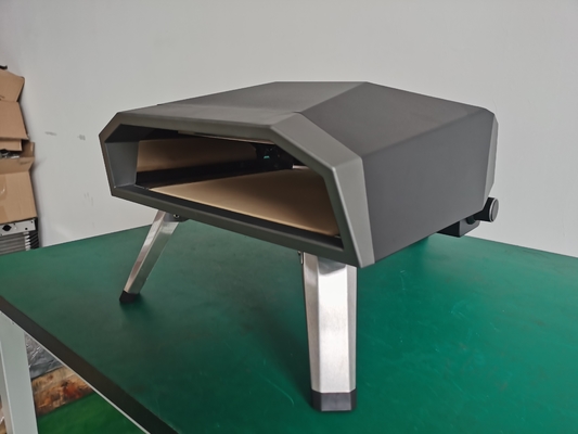 estufa de madera al aire libre con el horno de la pizza
